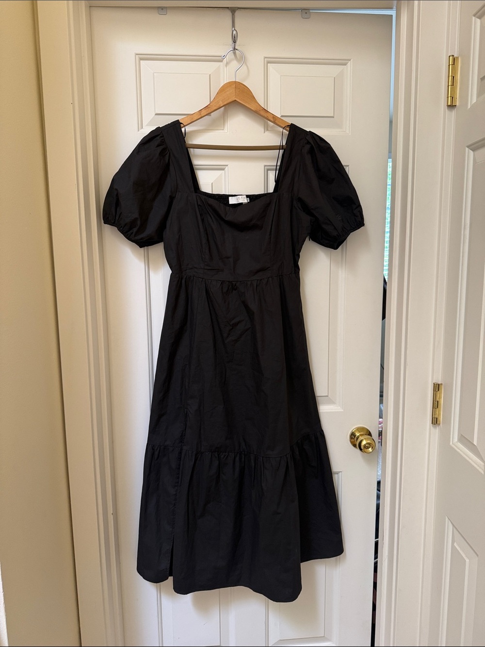 Astr Black Puff Sleeve Midi Dress - Medium